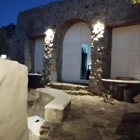 Artemis Authentic Mykonian Stone House Near Plage de Super Paradise