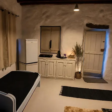 Chata Artemis Authentic Mykonian Stone House Near