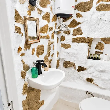 Artemis Authentic Mykonian Stone House Near Super Paradise Beach (Mykonos)